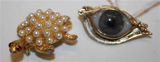 Pearl-set ring, gold & hardstone ring and a scarab brooch